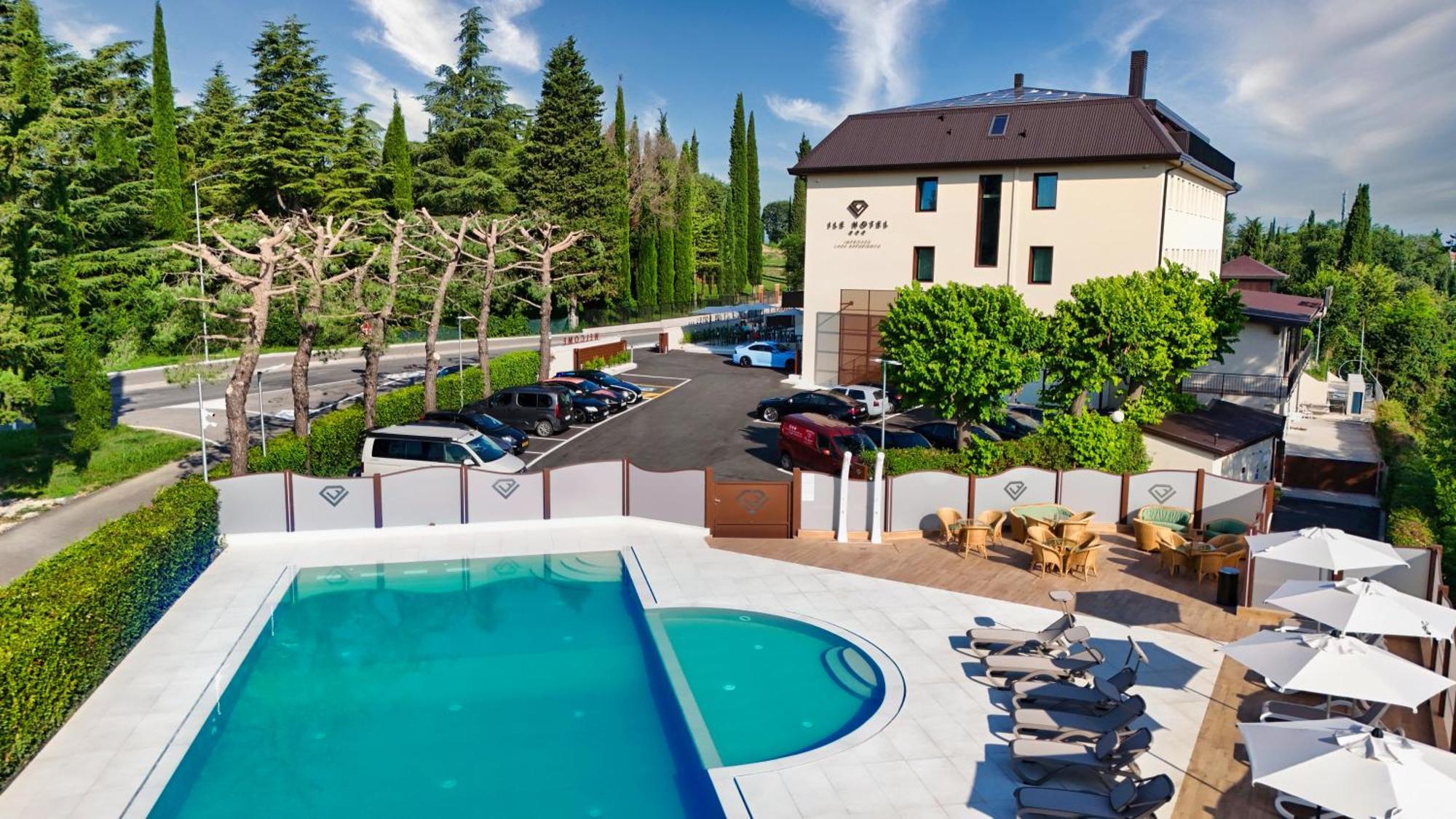 Ile Hotel ペスキエーラ・デル・ガルダ エクステリア 写真