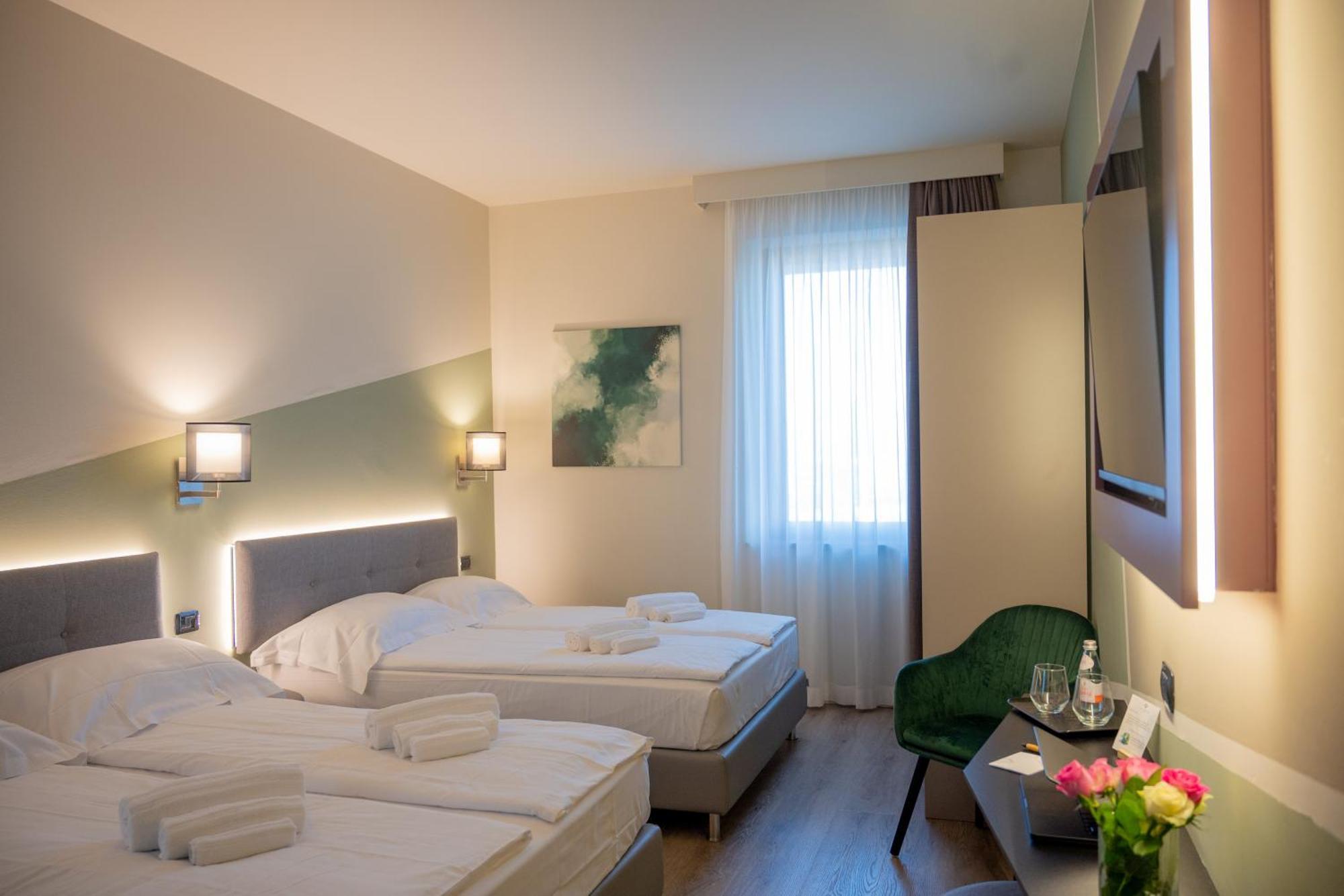 Ile Hotel ペスキエーラ・デル・ガルダ エクステリア 写真