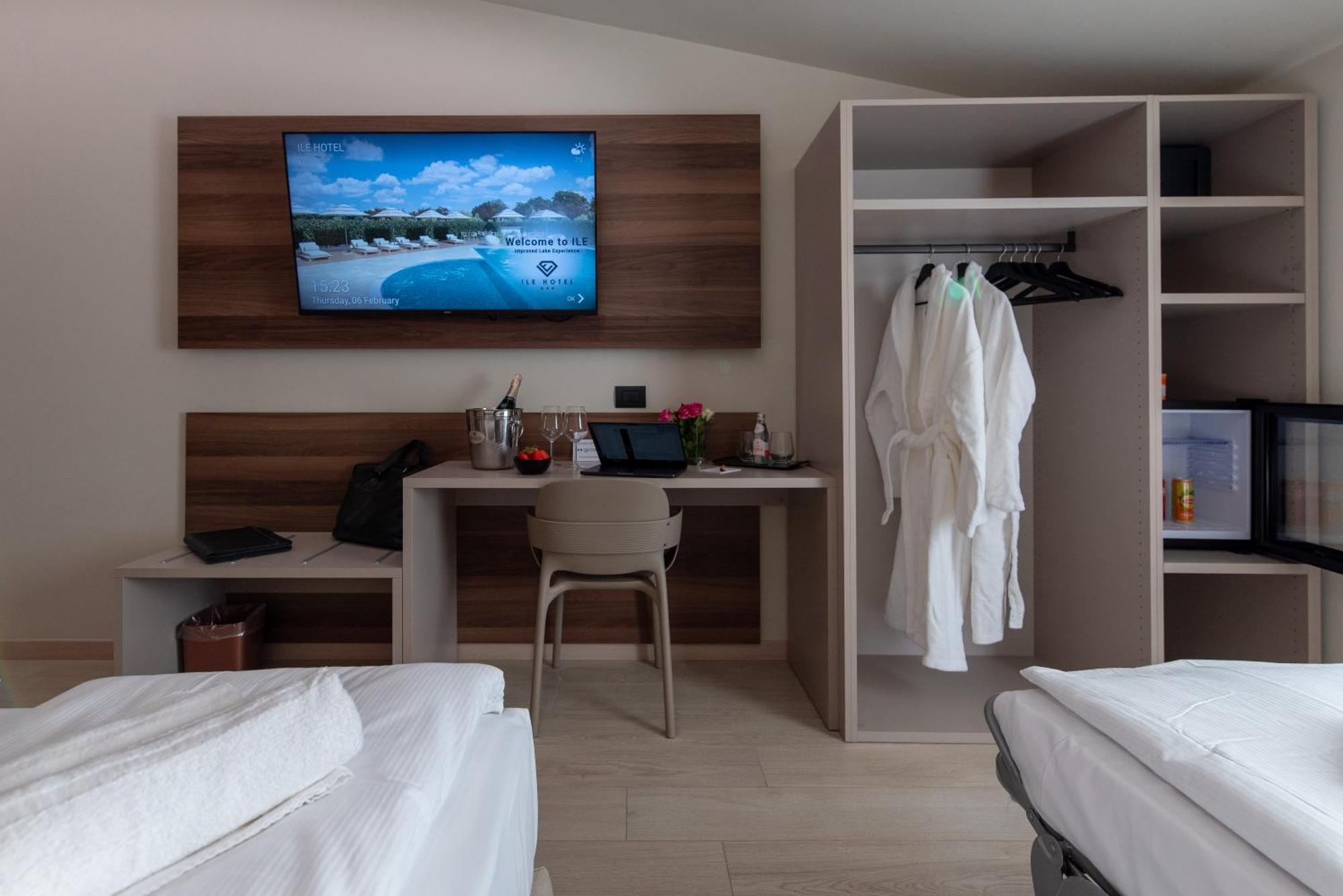 Ile Hotel ペスキエーラ・デル・ガルダ エクステリア 写真