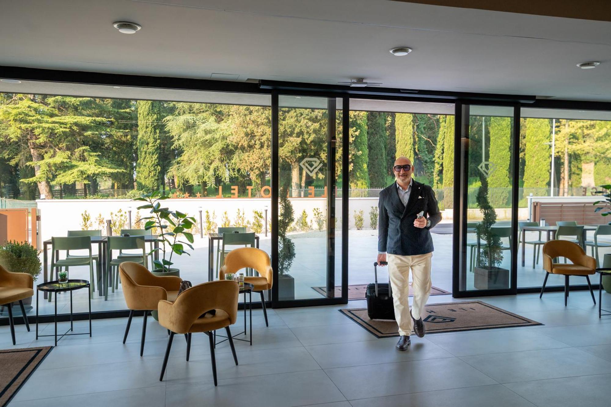 Ile Hotel ペスキエーラ・デル・ガルダ エクステリア 写真